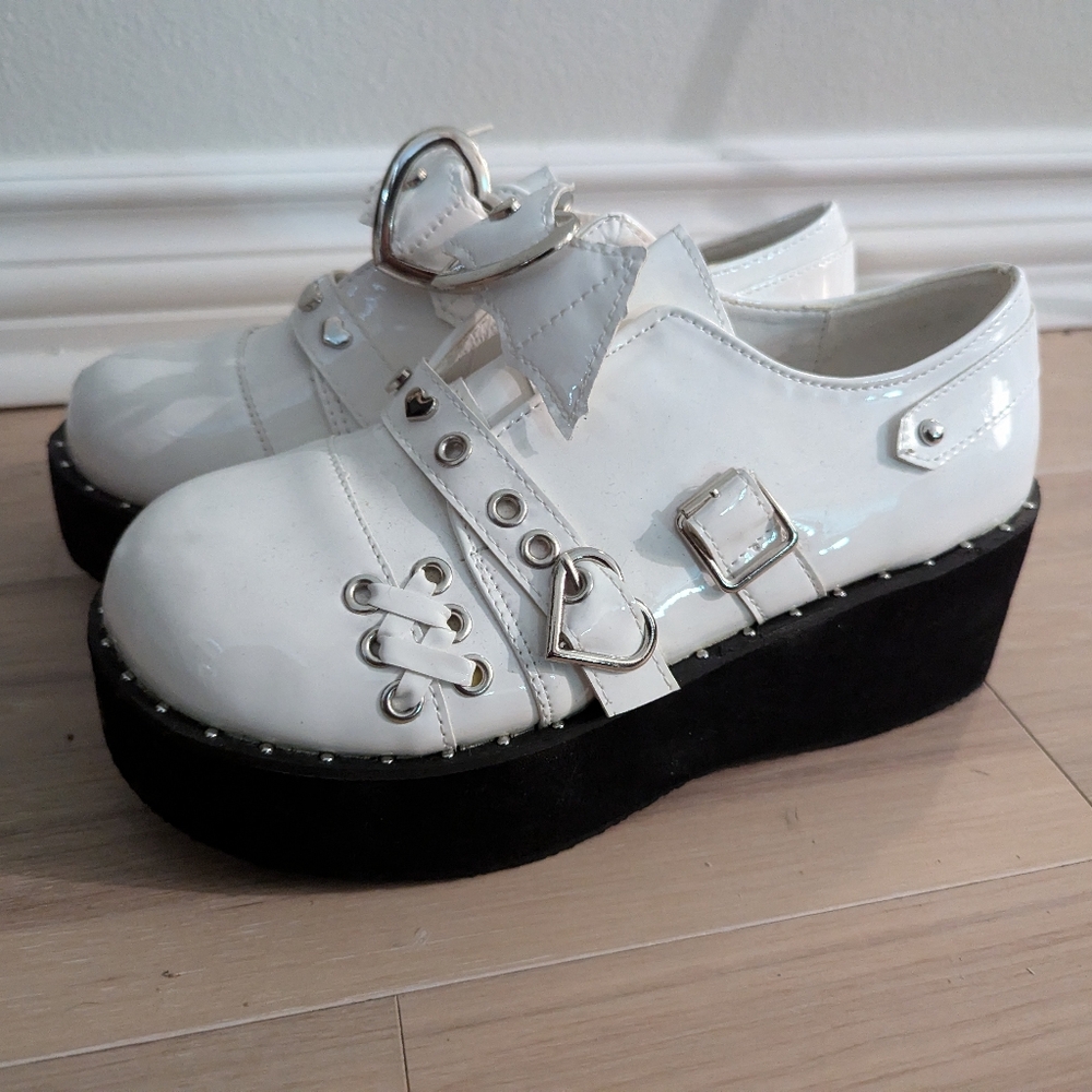 NEW NEVER WORN Brand New White Platform Clogs Size 8